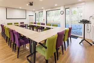Camping des Gayeulles, salle de séminaire ©Simon Bourcier