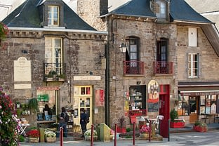 Becherel, la ciudad del libro, librerías cerca de la puerta de Saint-Michel ©Emmanuel Berthier