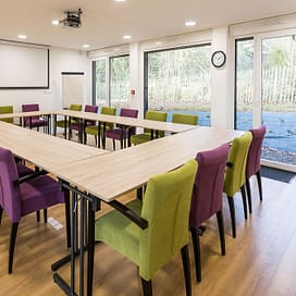 Camping des Gayeulles, salle de séminaire ©Simon Bourcier