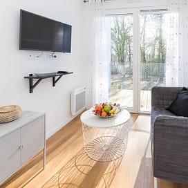 Camping des Gayeulles, Citylodge Odorico, salon ©Simon Bourcier