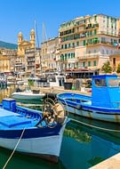 Destination Corse - Bateau dans le port de plaisance de Bastia