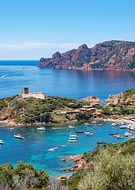 Destination Corse - Vue aérienne de Girolata dans a réserve naturelle de Scandola