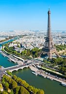 Destination Île-de-France - Vue aérienne de la seine et de la tour Eiffel