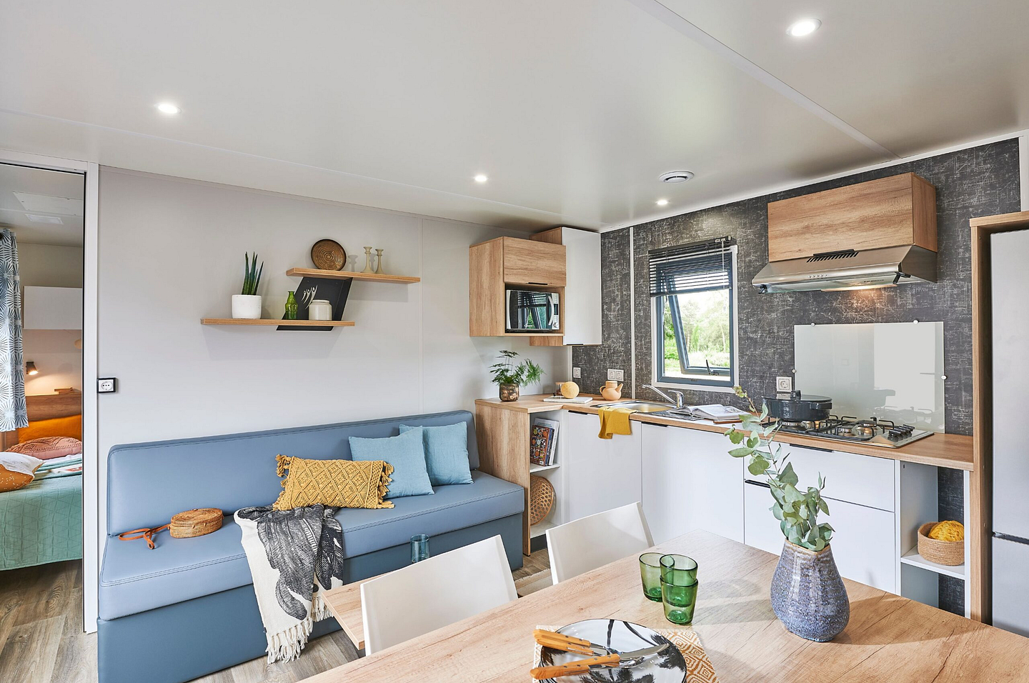 Plan du Cottage Confort Premium 2 chambres et 2 salles de bain pour 4 personnes, avec terrasse semi-couverte de 21 m&sup2; au camping Domaine de Mesqueau.