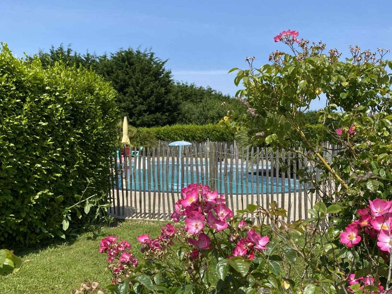 Domaine de Mesqeau et sa piscine d\'&eacute;t&eacute; chauff&eacute;e &agrave; 25&deg; en Bretagne
