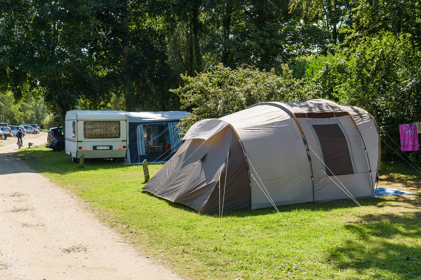 Tent pitches on the Domaine de Mesqueau campsite © Yann Richard