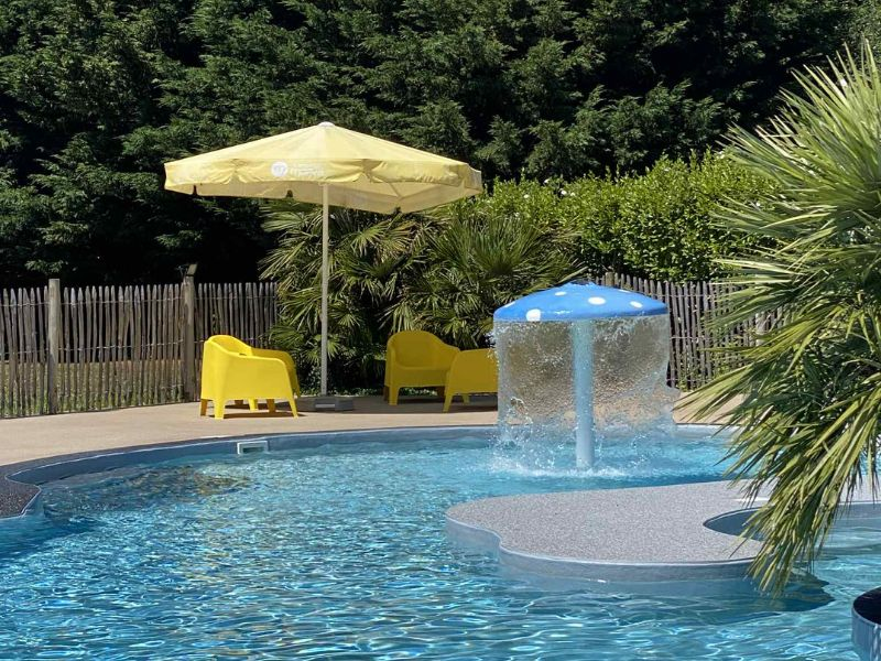 Piscine et jeux d\'eau au Domaine de Mesqueau en Bretagne