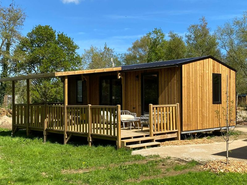 Lodge 804 bois cosy 30m&sup2; 2 chambres avec terrasse au Domaine de Mesqueau en Bretagne
