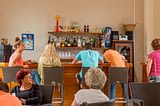 Domaine de Drancourt - Touristen an der Bar