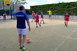 Camping Le Moténo - Activiteiten en animaties - Voetbalwedstrijd op het multisportveld