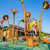 Les Mouettes campsite - Children’s activities - Children playing in the “les acrobates”  play area