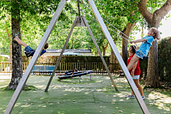 Camping Zelaia - Club enfants - Activité extérieure avec l\'animatrice du club enfants