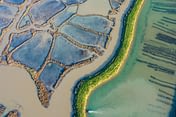Les Couleurs de la Coubre - Charente-Maritime - Vue aérienne des parcs a huitres et claire dans le bassin de marennes oléron en charente maritime