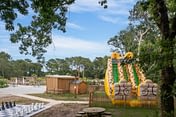 Les Couleurs de la Coubre Campsite - Activities and Entertainment - Playground with inflatable play park and giant chess set