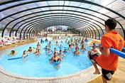 Camping Le Moténo - Cours d\'aquagym dans la piscine couverte