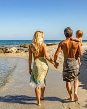 Domaine de Bagheera, Beach, Family walking on the sand