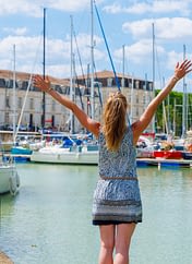 Les Couleurs de la Coubre - Charente-Maritime - Touriste visitant la ville et le port de Rochefort
