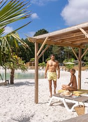 Camping Les Couleurs de la Coubre - Swimming - Couple on the lagoon beach