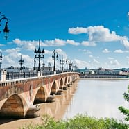 Destination Aquitaine - Vieux Pont à Bordeaux