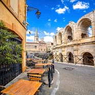 Reiseziel Languedoc Roussillon - Blick auf das Amphitheater von Arles