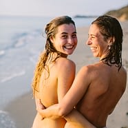 F4N - Goede reden om je zwemkleding uit te doen - Wandeling over het strand