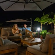 Les Couleurs de la Coubre Campsite - Services - Couple drinking a herbal tea on the terrace bench