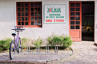 Camping Zelaia - Camping - Entrée de la salle de jeux
