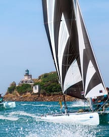 Les Mouettes - Islands in the Morlaix bay - Catamaran off the Ile de Callot island