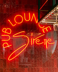 Camping la Sirène - Bars et restaurants - Enseigne lumineuse du Pub Lounge