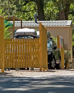 Camping Le Bois de Valmarie - Alojamientos - Niños jugando en el camino
