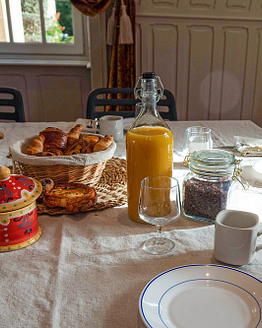 Manoir de Kerlut - Petit déjeuner avec café, viennoiserie et jus d\'orange