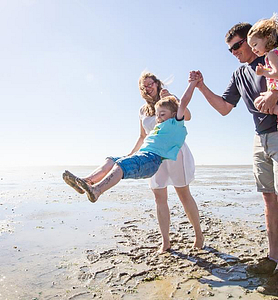 Familie am Strand in der Somme-Bucht ©Somme Tourisme