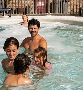 Camping Le Ridin Le Crotoy, la piscine et ses transats