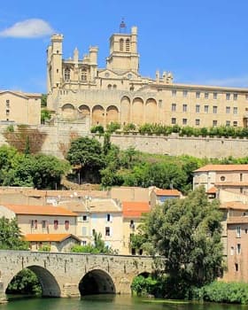 B&eacute;ziers