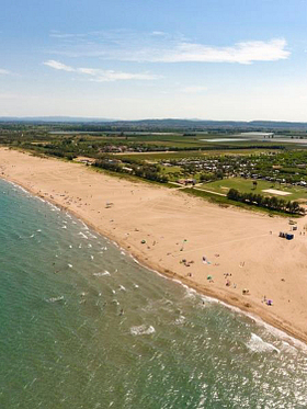 Campingplatz Amfora - Der Strand -  Luftaufnahme des Strands und direkter Zugang vom Campingplatz aus
