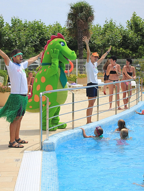 Amfora campsite - Evening events and shows - Entertainment for children by the pool 