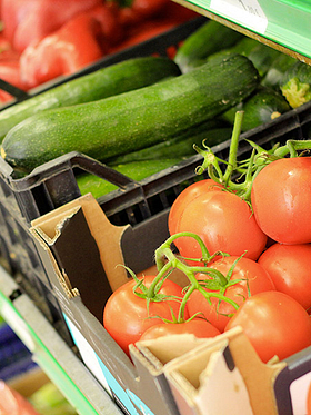Camping Amfora - Services et commerces - Légumes et fruits frais en vente dans le supermarché