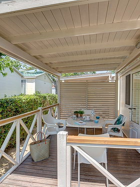 Campingplatz Amfora - Mietunterkünfte -Bungalow mit überdachter Terrasse