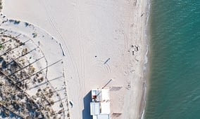 Camping Le Sérignan Plage Nature - Playa naturista y bar de la playa