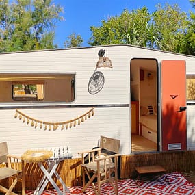 Beauregard Plage Campsite - Caravane Bohème - Exterior view of caravan