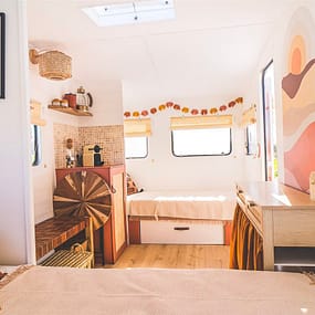 Beauregard Plage Campsite - Caravane Bohème - Interior view of caravan