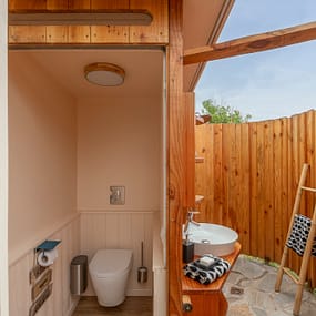 Beauregard Plage Campsite - Caravane Happy Days - Sanitary facilities with toilets and sink