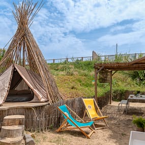Beauregard Plage Campsite - Caravane Surf - Raised two-person cabin