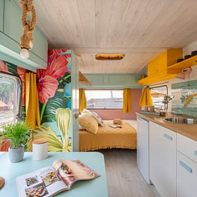 Beauregard Plage Campsite - Caravane Surf - View of living space and bedroom