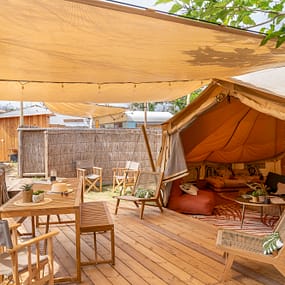 Beauregard Plage Campsite - Tentes Dunes Duo - Large tent with terrace