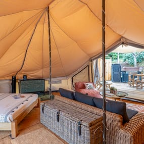 Beauregard Plage Campsite - Tentes Dunes Duo - 32m² tent with double bed and living space