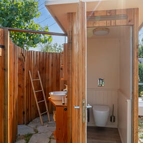 Beauregard Plage Campsite -  Caban O Spa Camping Pitch - View of sanitary facilities, sink and toilets