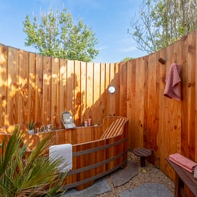 Beauregard Plage Campsite -  Caban O Spa Camping Pitch - Outdoor bathtub
