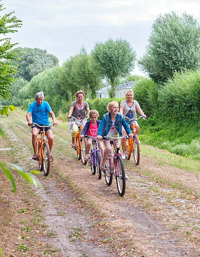Camping les Aubépines - ballade en vélo en famille