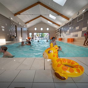 Camping les Aubépines - indoor swimming pool rubber ring